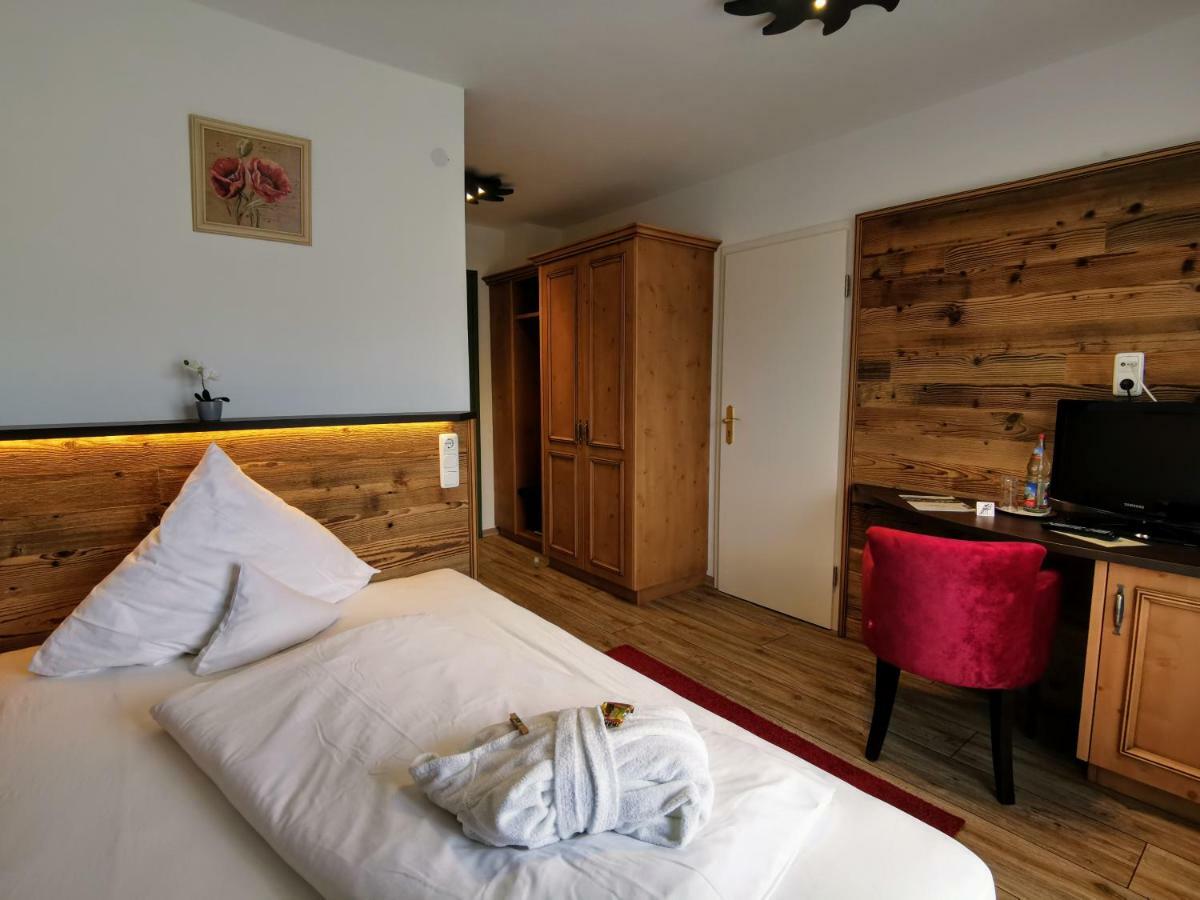 Hotel Wagner Riezlern Exteriör bild